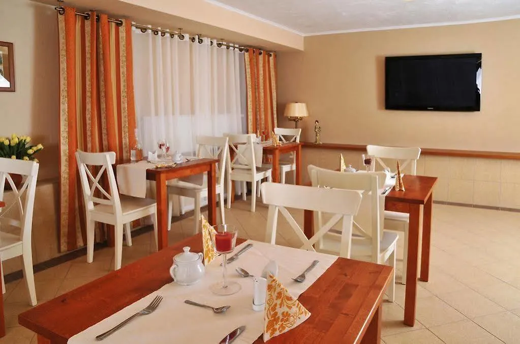 Willa Amfora Otel Varşova Konukevi